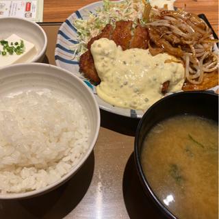 チキン南蛮と生姜焼きの人気コンビ定食(やよい軒 石岡旭台店 )