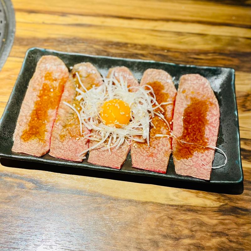 黒毛和牛 月見炙り刺し(焼肉ブリッヂ エキアプレミエ和光店)