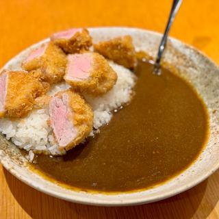 だし薫る牛すじひれかつカレー(さくたろう)