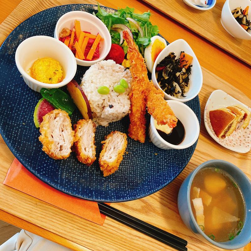 (どら焼き よしだや/Cafe midi)