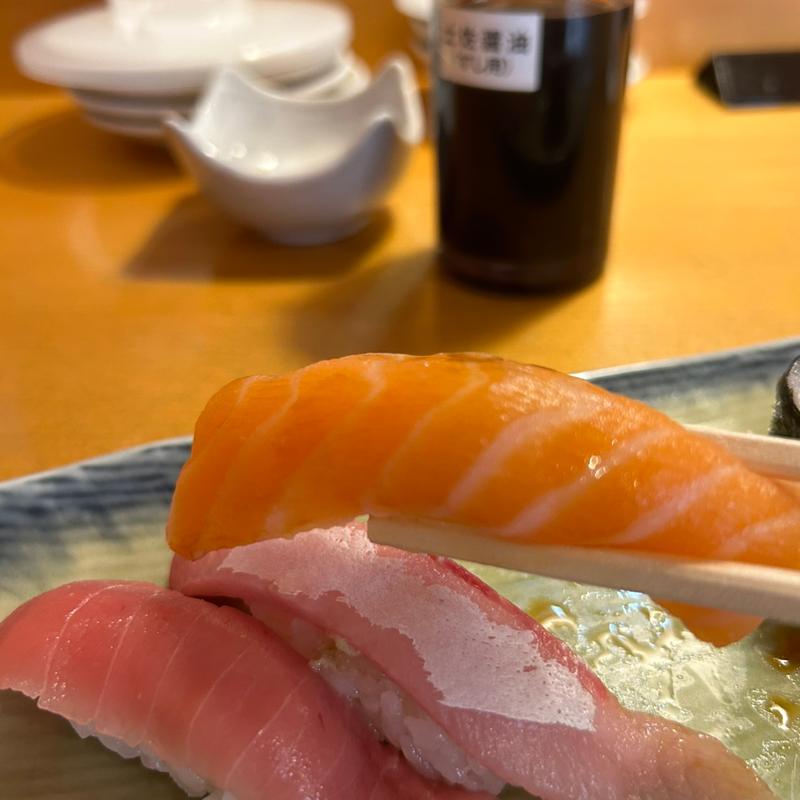 とろサーモン(や台ずし 津駅前町 )