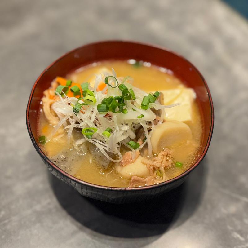 豚汁ハーフ(酒と飯　たまる食堂)