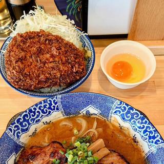 わらじカツ丼(ハーフ)(地鶏中華そばと炊き立て秩父おかん飯 トリコ食堂)