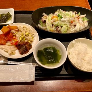 イイダコと野菜の炒め物定食 塩ダレ(本格韓国料理ハングルタイガー栄店)