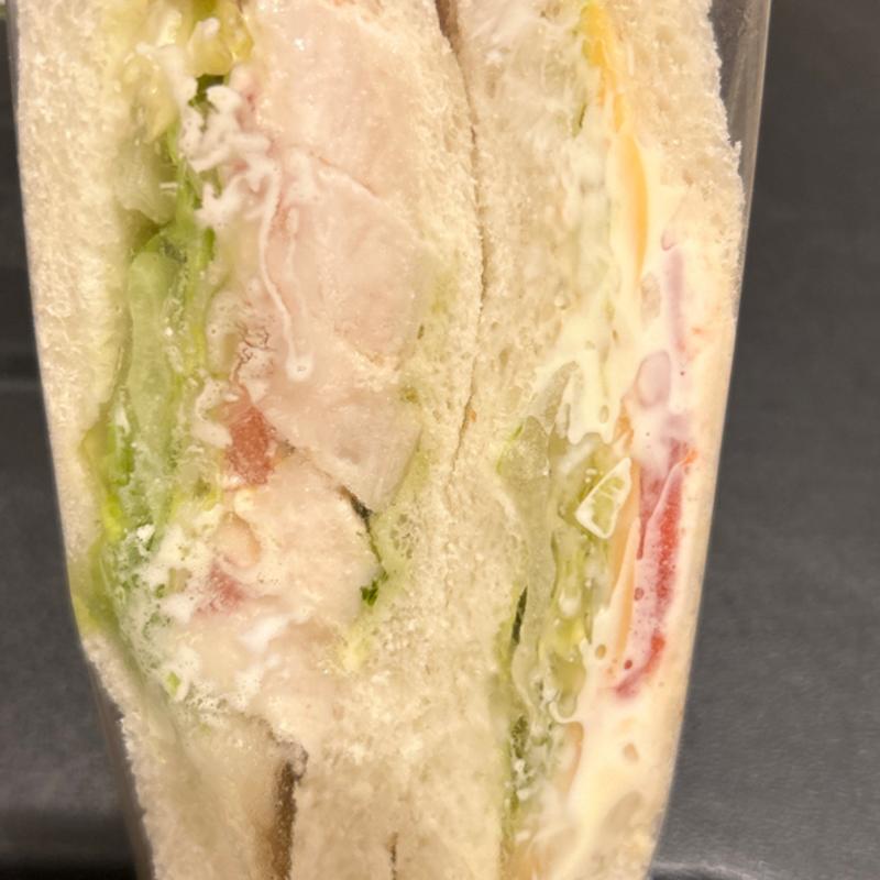 バジルサラダチキン＆野菜サンド(サンマルクカフェ 札幌ル・トロワ店)
