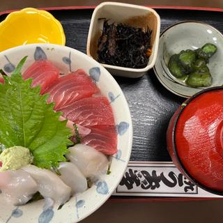 まぐろほたて丼(うお多 （うおた）)