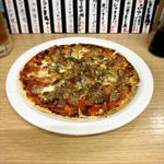 腸詰ピザ(大衆割烹 藤八 （たいしゅうかっぽうとうはち）)