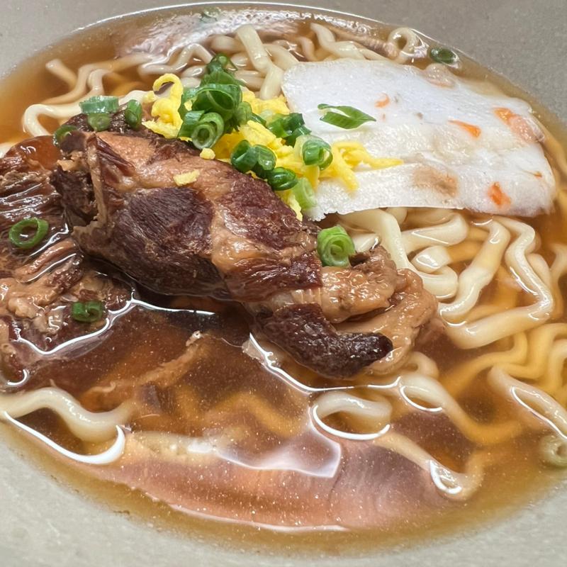 軟膏ソーキそば(ススリバ)