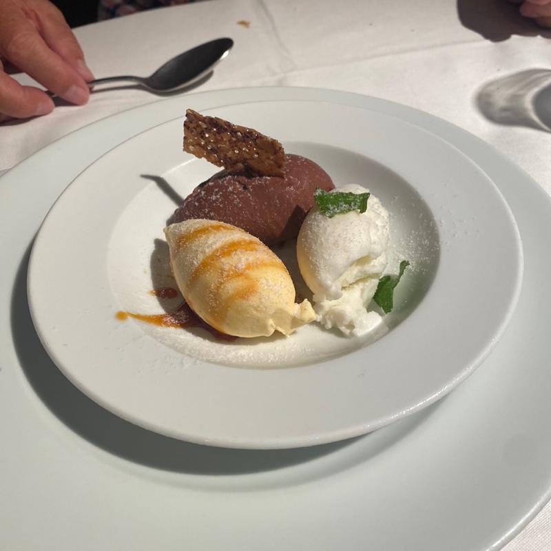 3種のアイス盛り合わせ(ヌガ)