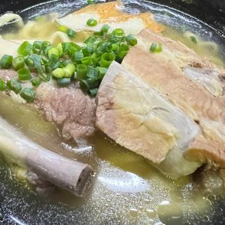 ソーキそば(めし屋 げんてん )