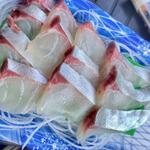 シマアジ(魚の棚商店街)