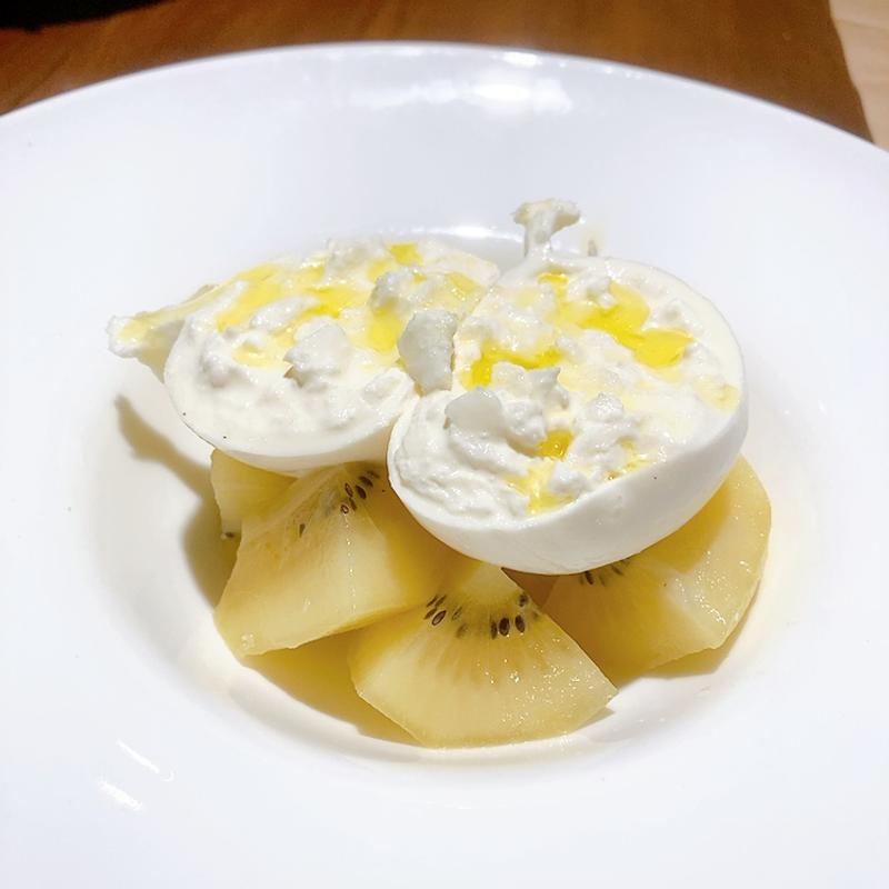 ブッラータチーズと本日の果物(RINDA bar de es panola)