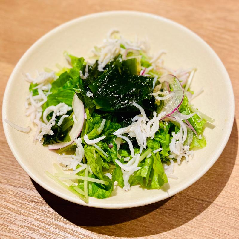 じゃことわかめのサラダ(和光 日本酒バル まいかけ)