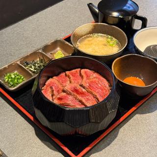 もうもう牛まぶし(卵トッピング）
