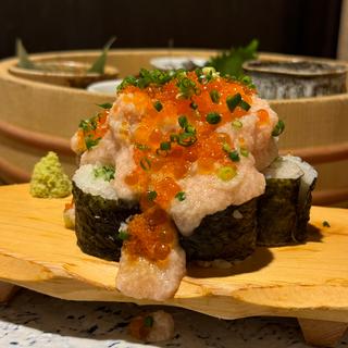 キラクニの海鮮なだれ寿司(海鮮と浜焼き ネオ大衆個室酒場 キラクニ。 金山駅本店)