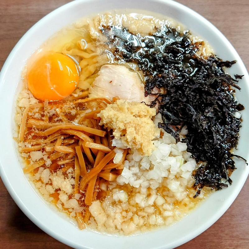 背脂生姜醤油ラーメン 生卵(煮干し中華そば 山形屋)
