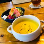 ランチスープ & サラダ(洋食屋 青空 （ヨウリョクヤ アオゾラ）)