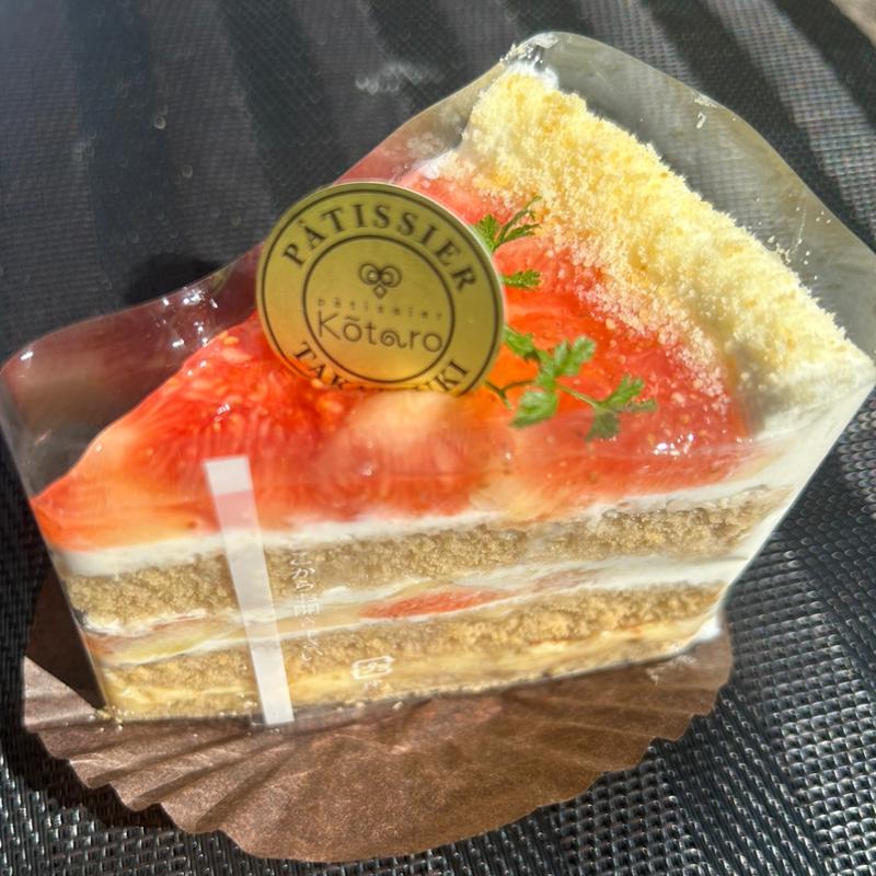 黒糖といちじくのショート(パティシエコウタロウ 土室店)