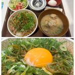 ねぎ玉牛丼 (並) シーザーサラダとあさり汁のセット