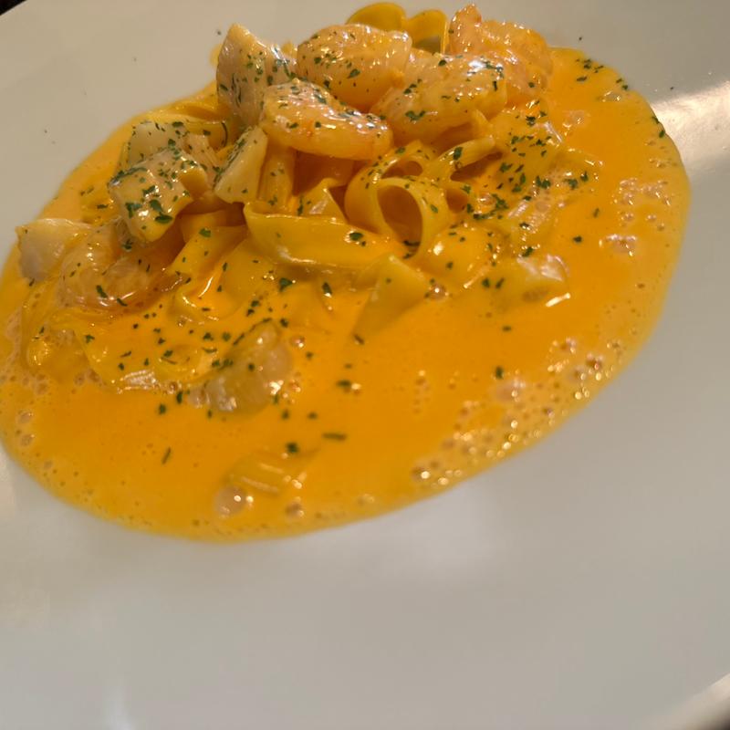 ホタテ貝のウニクリームソース & ガーリックトースト(パスタ ピッコラドゥエ)