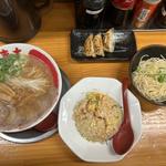 徳島背油醤油ラーメン・替玉・餃子 炒飯セット(徳島ラーメン東大 丸亀店 )