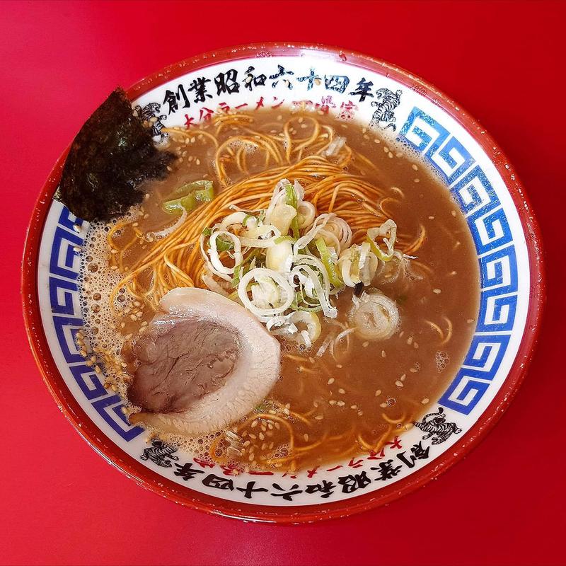 普通のラーメン 唐辛子麺 大盛(一骨家)