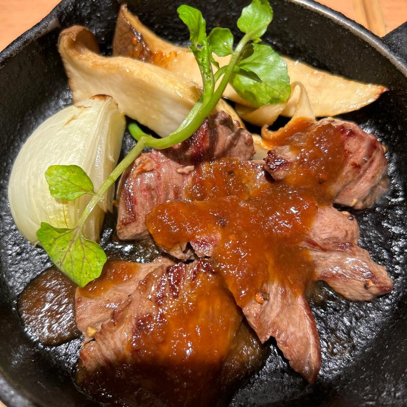 仔牛ハラミのカットステーキとエリンギバター醤油焼き(ヱビスバー 札幌アピア店 (YEBISU BAR Sapporo Apia))