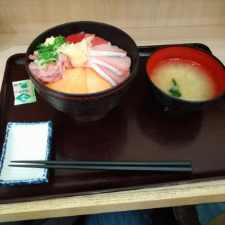 生ネタ4種丼(やまけい)