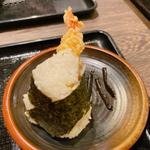大きな海老天むす