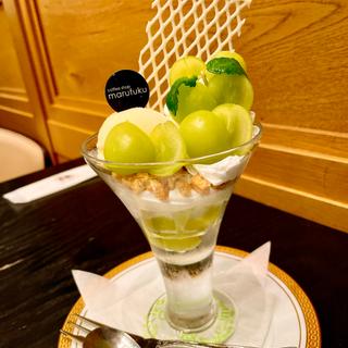シャインマスカットのパフェ(丸福珈琲店 阪急うめだ本店)