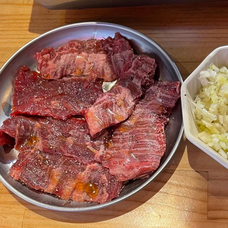 ネギ塩牛カルビ(焼肉ホルモンまるよし精肉店 新福島店)