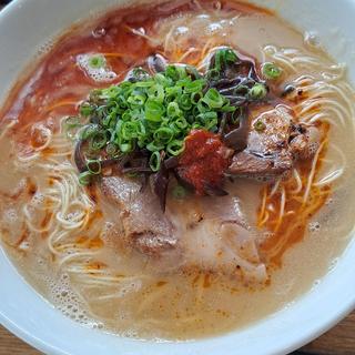 赤豚骨ラーメン(虎 Kitchen （タイガーキッチン）)