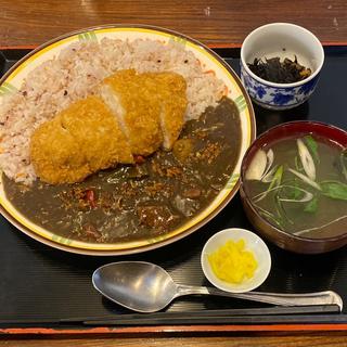 牛ずしカツカレー(源七 くろとり食堂)