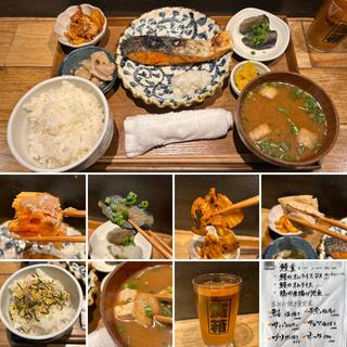 鮭塩焼き定食(新宿寅箱)