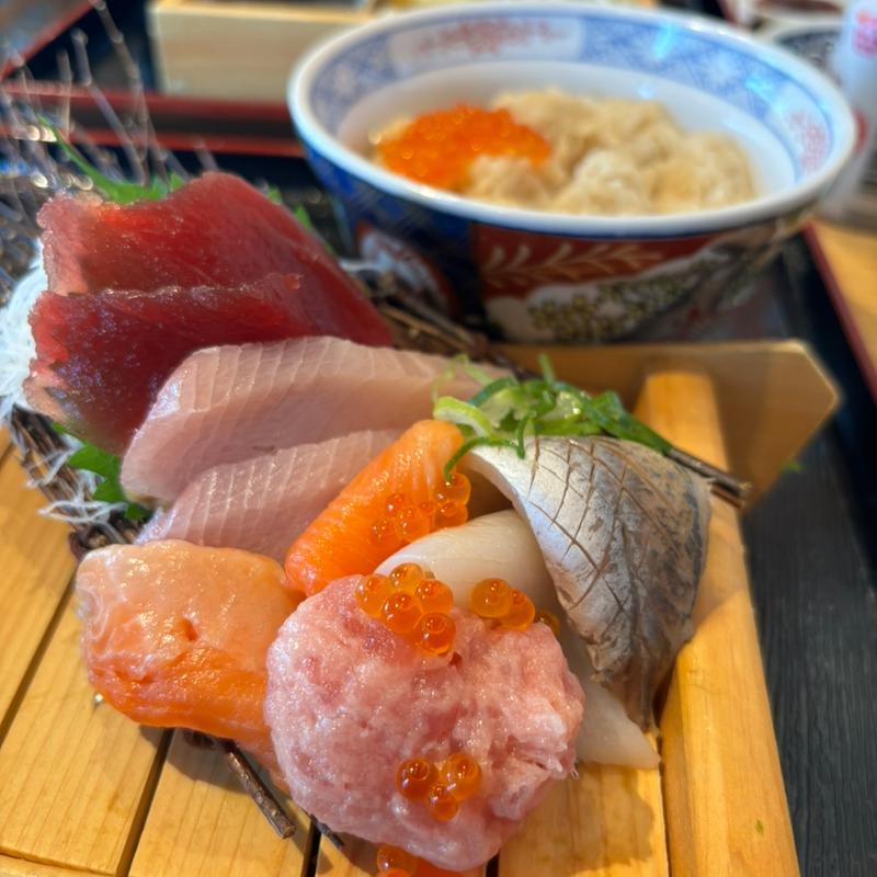 舟盛り丼（赤出汁付き）(鮨・酒・肴 杉玉 新秋津)