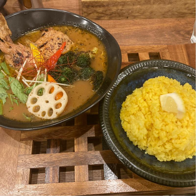 やわらか煮込みチキンレッグ(札幌スープカレー絲~いと~)