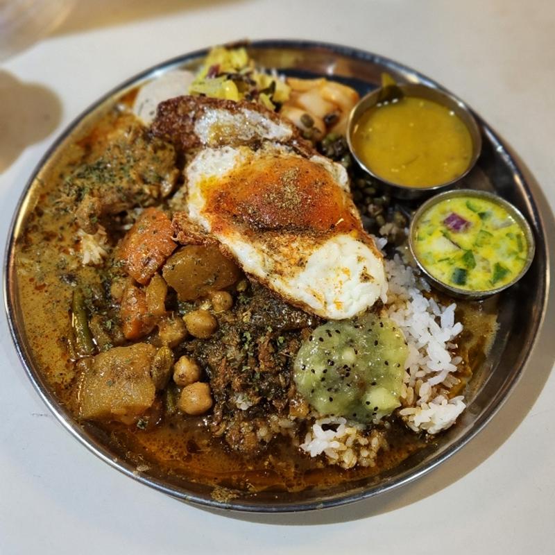 今日のカレー 3種 たまご(ムジャラ)