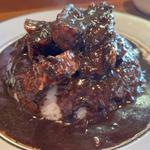 黒いハンバーグカレー