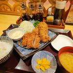 秋鮭フライ&ロースカツ定食(とんかつ馬車道さくら 本店)