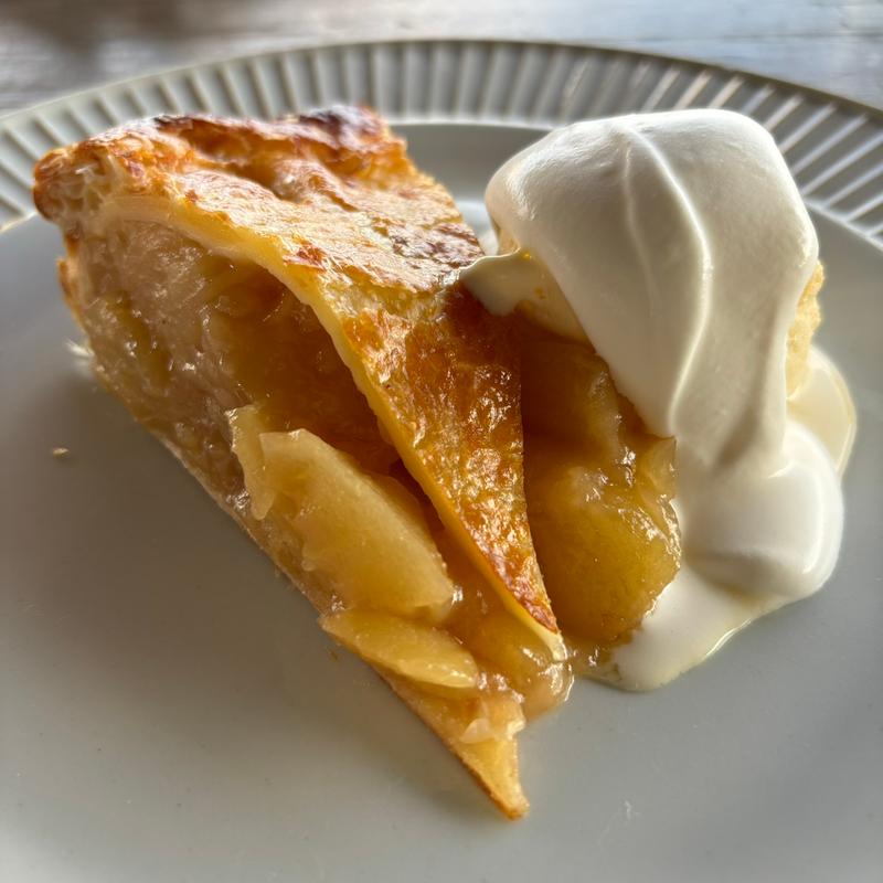 アップルパイ with バニラアイス(FARM BASEL)