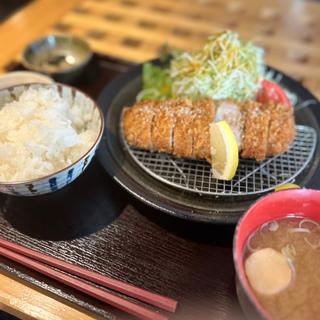 厚切りロースかつ定食(健美食 弐屋)