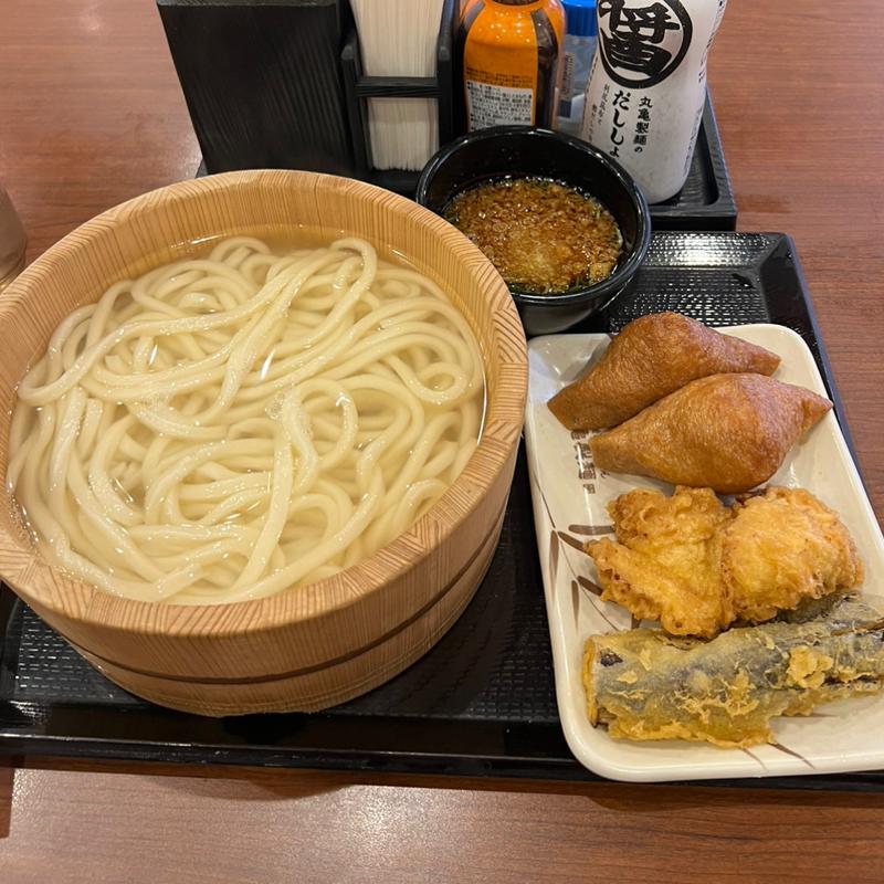 釜揚大　いなり2ケ　長なす天　かしわ天(丸亀製麺足立)