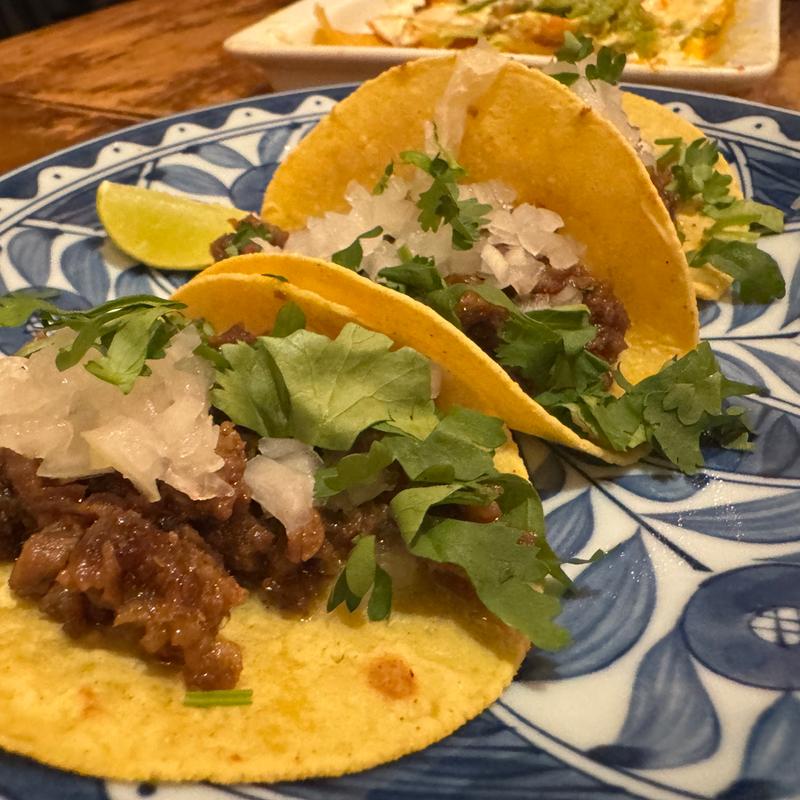 牛肉スライスと玉ねぎのタコス(渋谷メキシカン カサデサラサ)