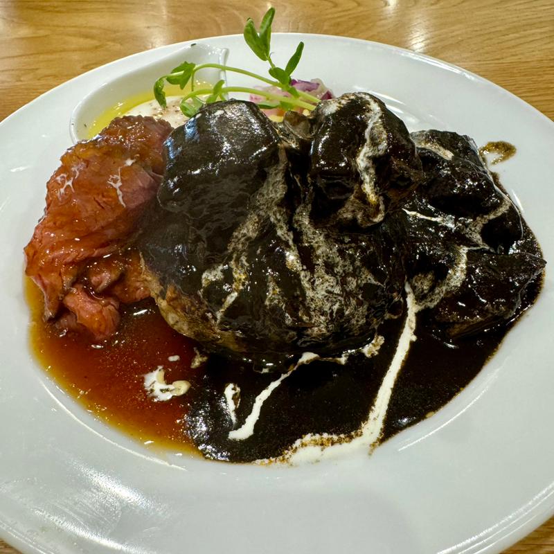 A5黒毛和牛プレミアムハンバーグビーフシチューのせローストビーフとタンシチュートッピング(ニクサングルマン)