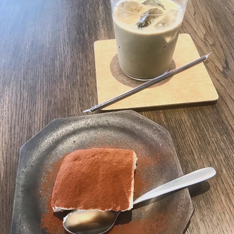 ティラミス、ほうじ茶ラテ(ice)(MOTO COFFEE 本町通店)