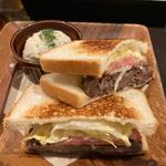 牛粗挽きハンバーグサンド(自家焙煎珈琲みじんこ)