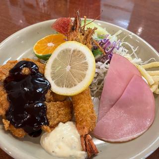 ランチD チキンカツとエビフライ