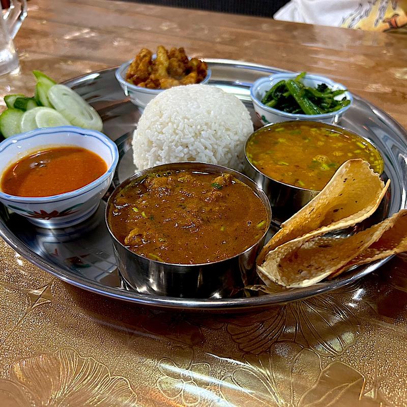 ダルバートセット(ネパール料理 Newa)