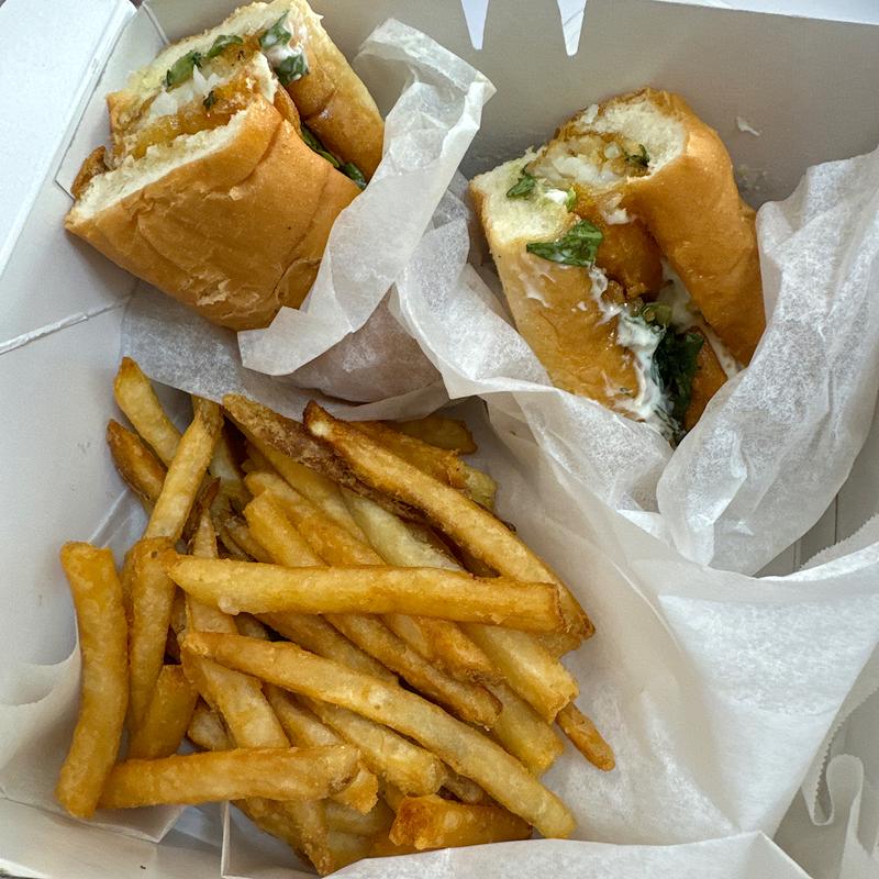 ポボーイ フィッシュサンドイッチ(クリントン・ストリート・ベイキング・カンパニー （CLINTON ST. BAKING COMPANY & RESTAURANT）)