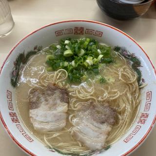 中盛ラーメン(長浜ラーメン　麺通人 （めんつうじん）)
